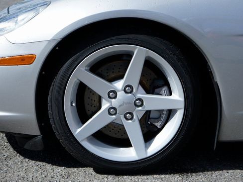 Used 2006 Chevrolet Corvette Coupe w/ Preferred Equipment Group image 44