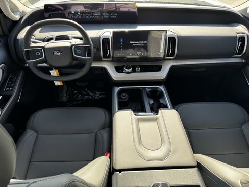 New 2026 Ford Expedition Active image 13