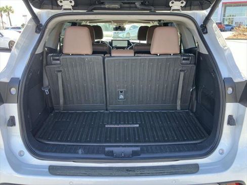 Certified 2025 Toyota Highlander Limited AWD/4WD image 30