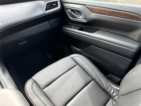 Used 2022 Chevrolet Suburban High Country image 16