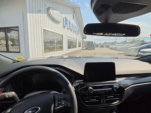 Used 2025 Ford Escape ST-Line AWD/4WD image 2