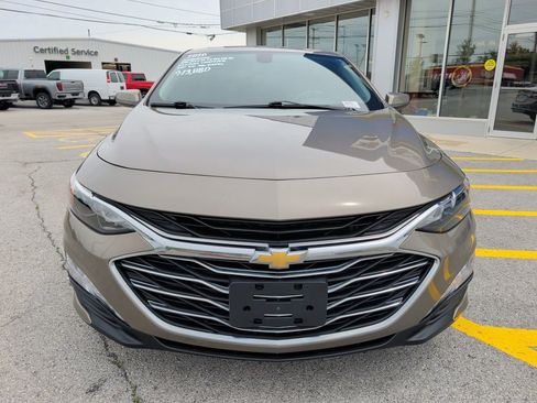 Used 2020 Chevrolet Malibu LT w/ Leather Package FWD image 2