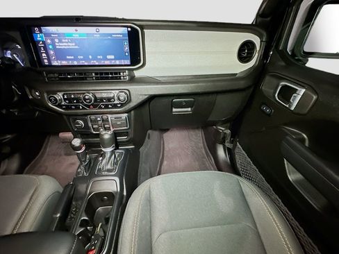 Certified 2024 Jeep Wrangler Unlimited w/ Convenience Group AWD/4WD image 29