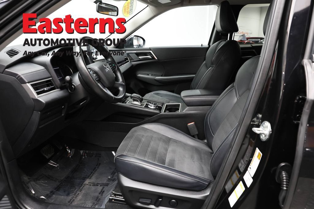 Used 2024 Mitsubishi Outlander SE AWD/4WD image 16