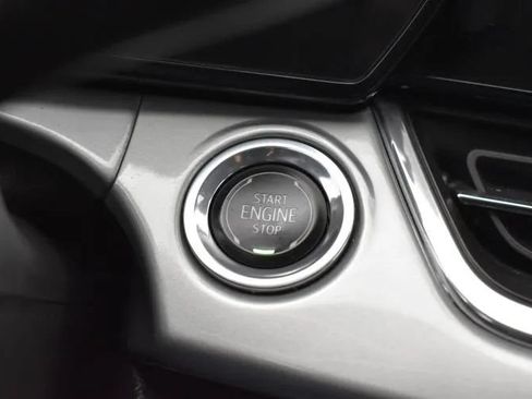 Used 2025 Chevrolet Trax LT w/ LT Convenience Package FWD image 28