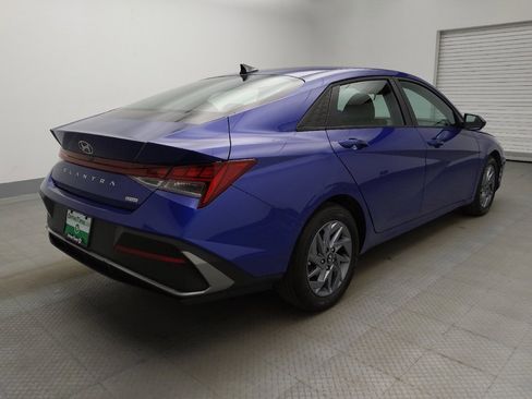 Used 2025 Hyundai Elantra Hybrid FWD image 9