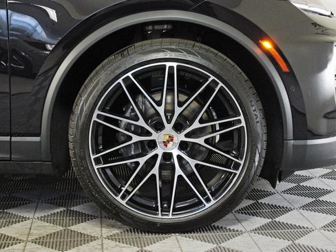 Used 2025 Porsche Macan Electric image 39