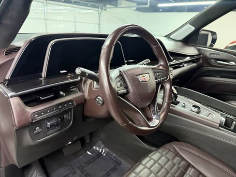 Used 2023 Cadillac Escalade Sport Platinum w/ LPO, ONYX Package image 17