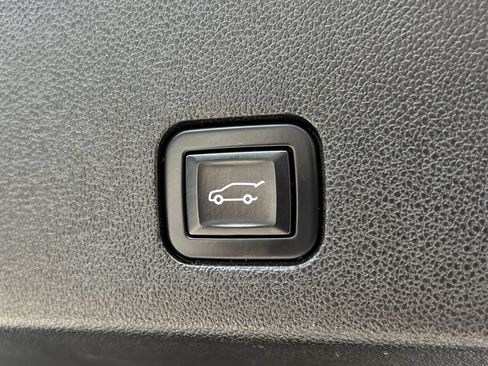 Certified 2023 Cadillac XT6 Premium Luxury FWD image 24