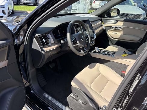 New 2026 Volvo XC90 B5 Plus w/ Protection Package Premier AWD/4WD image 24