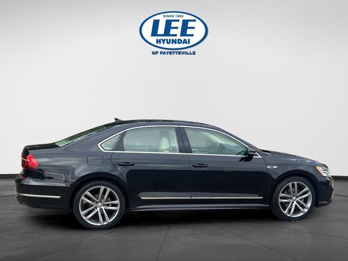 Used 2017 Volkswagen Passat 1.8T R-Line image 6