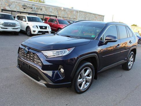Used 2020 Toyota RAV4 Limited AWD/4WD image 9