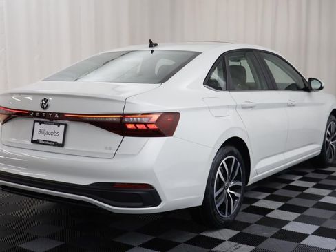 New 2026 Volkswagen Jetta SE FWD image 17