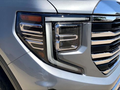 Used 2024 GMC Sierra 1500 SLT AWD/4WD image 28