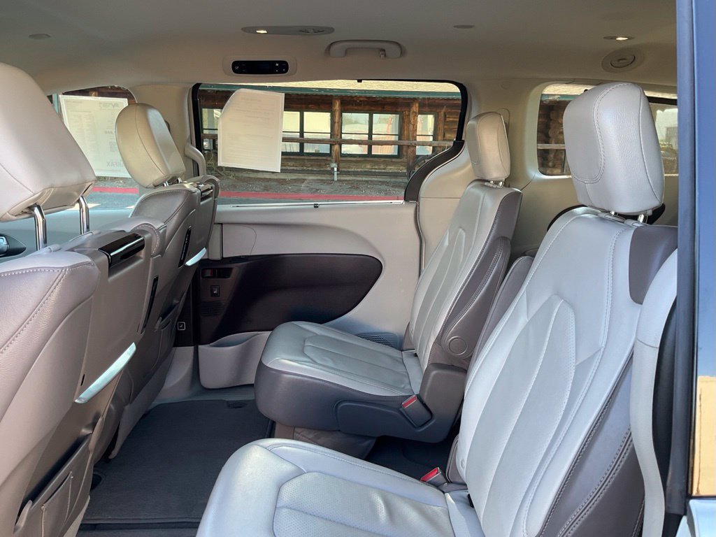 Used 2017 Chrysler Pacifica Touring-L Plus FWD image 19