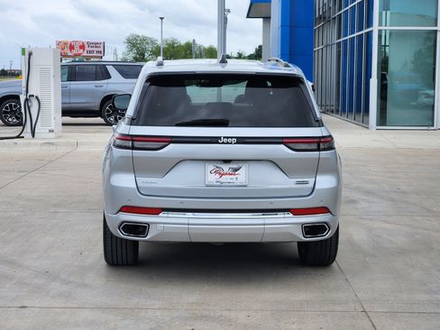 Used 2024 Jeep Grand Cherokee Overland AWD/4WD image 8
