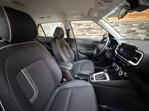 Certified 2024 Hyundai Venue Limited image 15