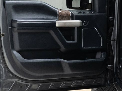 Used 2019 Ford F250 Lariat w/ Lariat Ultimate Package AWD/4WD image 28