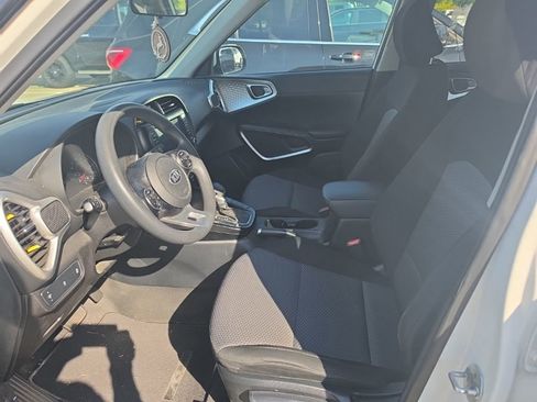 Certified 2021 Kia Soul LX FWD image 3