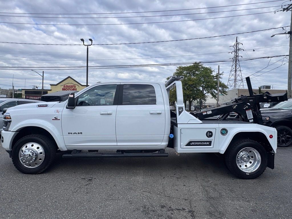 Used 2025 RAM 5500 4x4 Crew Cab w/ Laramie Trim Package image 5