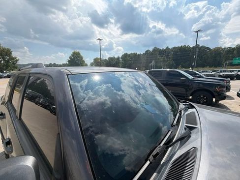 Used 2020 Toyota 4Runner SR5 AWD/4WD image 19