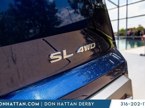 Used 2023 Nissan Pathfinder SL AWD/4WD image 29