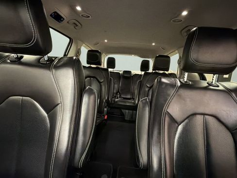 Used 2023 Chrysler Pacifica Touring-L FWD image 25