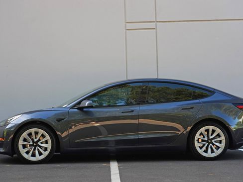 Used 2023 Tesla Model 3 Standard Range RWD image 9
