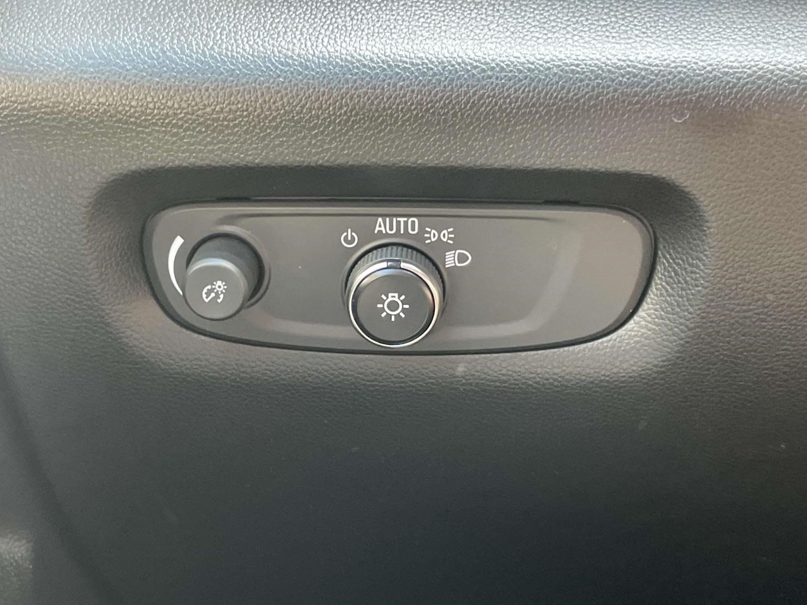 Used 2023 Chevrolet Traverse LS FWD image 19