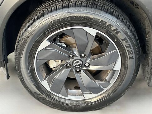 Used 2024 Nissan Rogue SV image 28