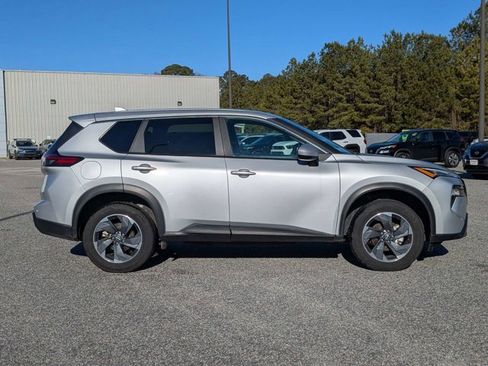 Certified 2024 Nissan Rogue SV image 3