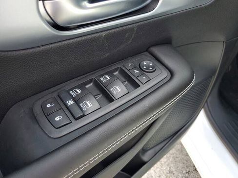New 2026 Chrysler Pacifica Limited FWD image 11