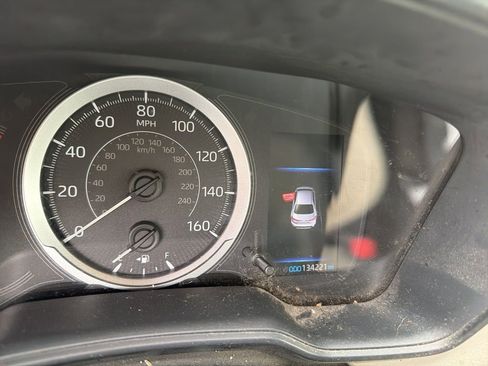 Used 2021 Toyota Corolla LE FWD image 3