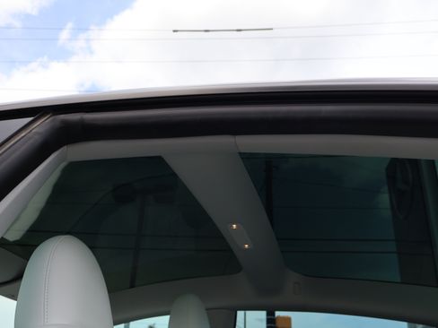 Used 2023 Tesla Model 3 Long Range AWD/4WD image 15