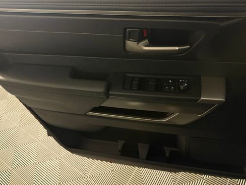 Used 2025 Toyota Sequoia SR5 AWD/4WD image 23