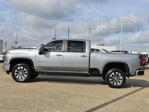 Used 2024 Chevrolet Silverado 2500 LT AWD/4WD image 6