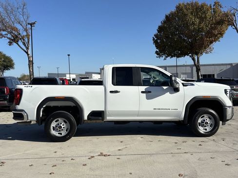 Used 2024 GMC Sierra 2500 Pro w/ Convenience Package image 2