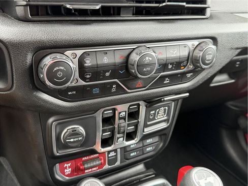 Used 2025 Jeep Wrangler Unlimited Sport S 4xe AWD/4WD image 23