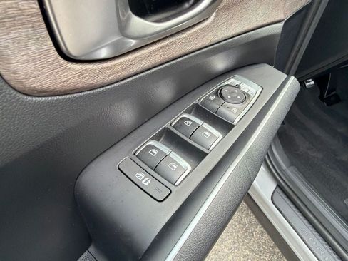 Certified 2023 Kia Sorento S w/ Panoramic Sunroof Package AWD/4WD image 15
