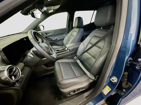 Used 2025 Chevrolet Equinox LT w/ Convenience Package II image 13