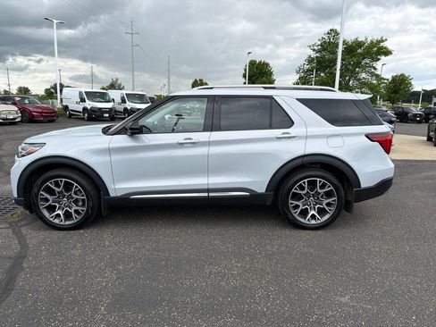 Certified 2025 Ford Explorer Platinum w/ Ultimate Package AWD/4WD image 6