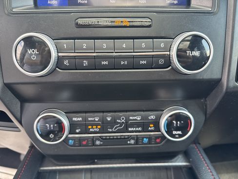 Used 2021 Ford Expedition Limited AWD/4WD image 25