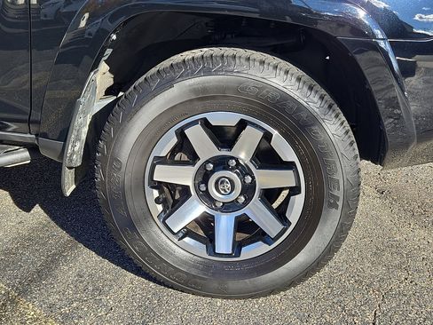 Used 2023 Toyota 4Runner TRD Off-Road Premium image 9