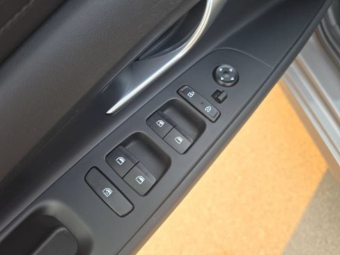 Used 2023 Hyundai Elantra SE FWD image 13