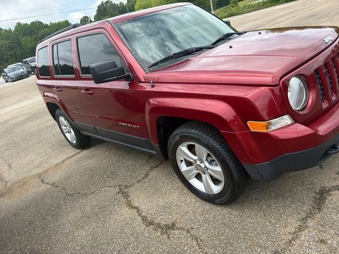 Used 2016 Jeep Patriot Latitude w/ Sun/Sound Group AWD/4WD image 3