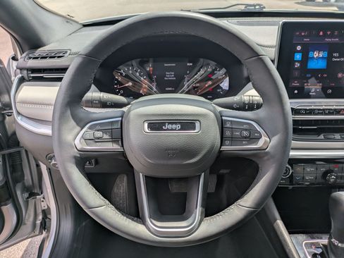 Used 2025 Jeep Compass Limited AWD/4WD image 18