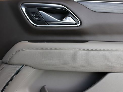 Used 2021 GMC Yukon XL SLT w/ SLT Premium Package image 35