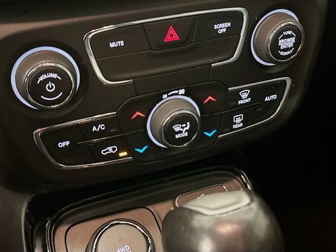 Used 2018 Jeep Compass Limited image 23