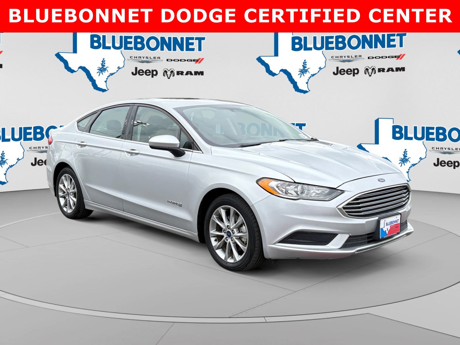 Used 2017 Ford Fusion SE FWD image 3