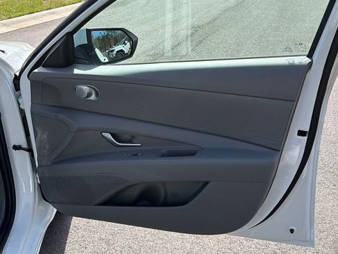 New 2026 Hyundai Elantra SE FWD image 16